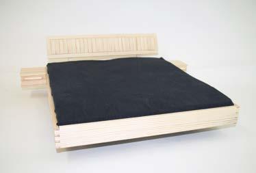 Thomas Greulich Bett Schlafgut Ein Bett, gefertigt aus dem Holz der Zirbelkiefer ohne Verwendung von Metallbeschlägen.