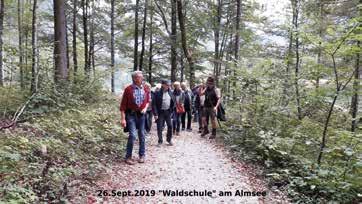 Margarete Hofer (75), Maria Lang (75), Johann Friedl (80), Franz Höller (80) RAAB Der monatliche Wandertag am 16.9. führte 26 Wanderer mit dem Bus nach Walding. Ein sehr freundlicher Empfang von Bgm.
