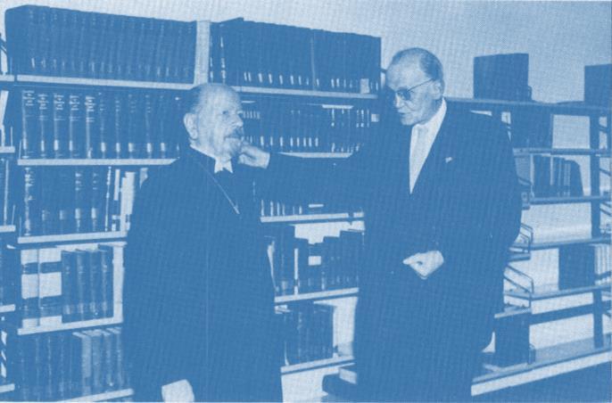 Otto Dibelius und Friedrich Smend Ab April 1938 wurde Pfarrer Nehmiz in seiner Arbeit von den aus der illegalen BK-Ausbildung kommenden Vikaren Knick und Hasper unterstützt.