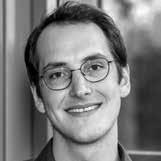 Jens Hübertz, geboren 1991, studiert an der Goethe-Universität Frankfurt am Main den Masterstudiengang Soziologie mit den Schwerpunkten soziale Ungleichheit, Wohlfahrtsstaat und feministische Theorie.