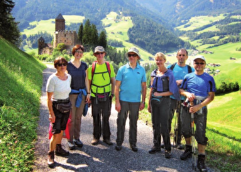 Berichte Berichte Hufeisentour Südtirol Renate Knauer führte uns vom 19. bis 27.09.2019 über 125 km auf dem Höhenweg der Sarntaler Alpen. Den Anreisetag ließen wir ruhig angehen.