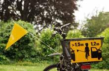 FLAGGE ZEIGEN Fahrradrahmen und für den Gepäckträger entwickelt und durch viele Testfahrten mit unterschiedlichen Radfahrer*innen im realen Verkehr die Wirksamkeit bestätigt.
