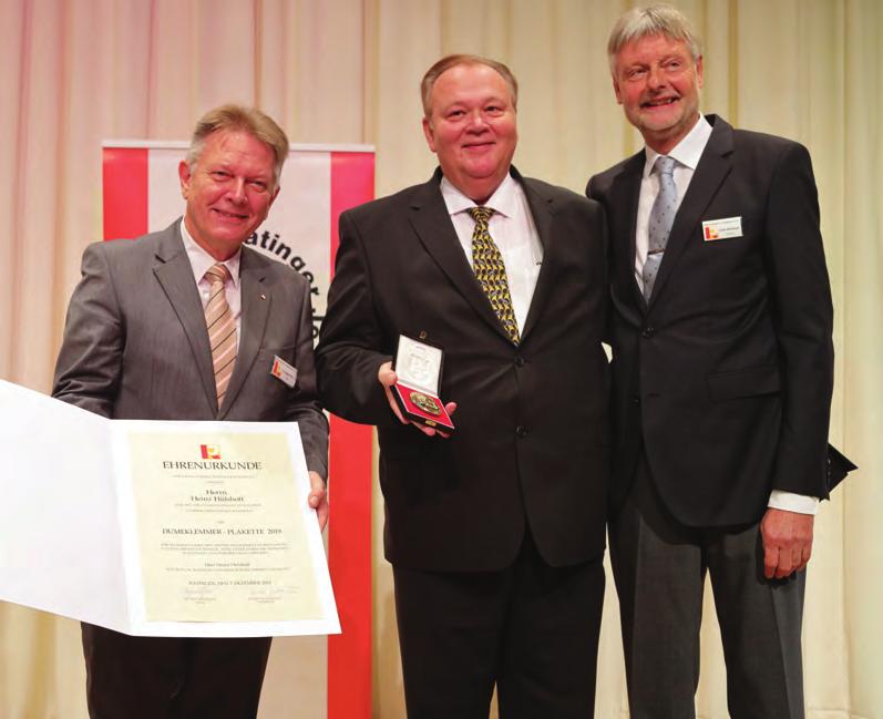 Der als singender Wirt oder unser Heinz bekannte Ratinger Gastronom Heinz Hülshoff ist für seine Verdienste um das Gemeinwohl in unserer Stadt von den Ratinger Jonges mit ihrer höchsten Auszeichnung,