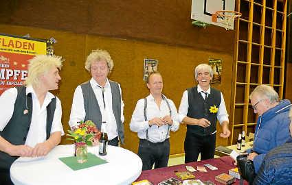 Die vier Musiker Benny, Flex, Manne und Selle zeigten in der Gemeindehalle welch vielfältiges musikalisches Können in ihnen steckt.