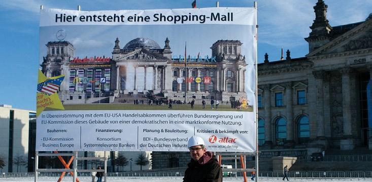 Kalender 06 Bundestag wird Shopping-Mall, Foto: Helga Reimund Pappnasen Rotschwarz, Foto: Jo Firmenich Rückblick 5.