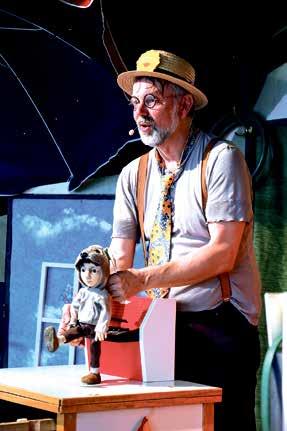 Kruse ist manchen Älteren noch bekannt als ein Teil des Duos Filou Fox, das häufig in Oldenburg gastierte. Hier tritt er solo mit seinen Puppen auf.