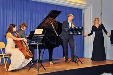 Februar Sie setzten wieder einen Meilenstein in der Geschichte der Meisterwerke der Kammermusik. Von links Raphaela Gromes, Julian Riem, Harald Harrer und Cathrin Lange.