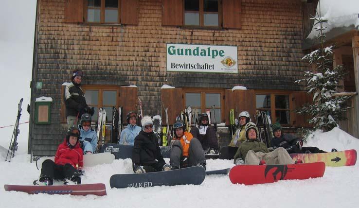 Bericht über die Jugend-Skiausfahrt 20. 22.01.2006 20.01.2006, 15:30: Eine Gruppe von 8 Mädels und 1 (!
