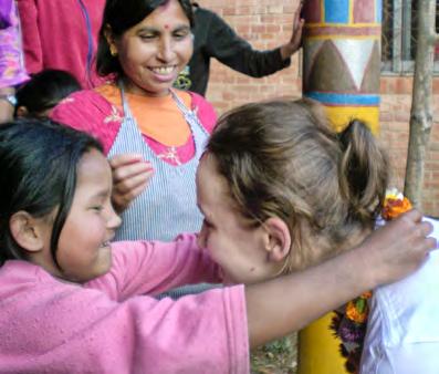 48 Bunte Hochschule Anderen helfen Ihre Praxisphase verbrachte Corinna Hilgner in Nepal. Dort half sie im Rahmen des Entwicklungshilfe-Projekts Govinda Kindern, die keine Eltern haben.