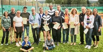Christine Strauß, Leiterin der Tennisabteilung der DJK Weiden, und Alexander Nadler, Tennisabteilungsleiter des VfB Weiden, sind mehr als zufrieden.