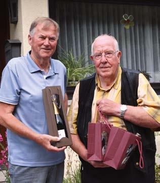 Wir beglückwünschen Helmut Krude aus dem AWO Ortsverein Kreuzwertheim-Hasloch zum Gewinn des Jubiläums Wein-Sekt-Pakets des AWO Bezirksverbandes. Überreicht wurde das Präsent am 80.