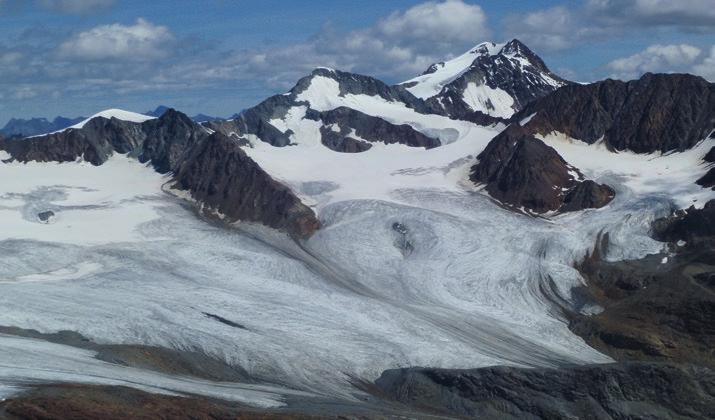 Führungstouren und Gruppenfahrten Rund um die Fanes-Hütte Genussskitouren in der Fanes-Gruppe. Mögliche Gipfel: Col Becchei (2.794 m), Ciaval (2.907 m), Piz Lavarela (3.055 m), Monte Castello (2.