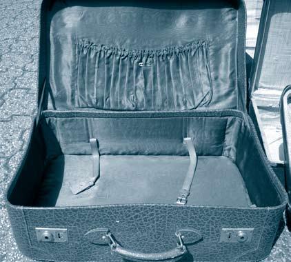 R_by_Rike/pixelio unser thema Unterwegs mit leichterem Gepäck Vom Aus- und Neu-Einräumen des Lebenskoffers Hallo, liebe Gemeinde, ich freue mich, dass ich euch auch ein paar Zeilen zum Thema Ballast