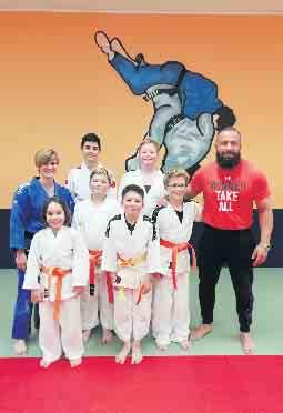 Überraschungsgast beim Judotraining der ASG Elsdorf Beim Judotraining unserer Wettkampfgruppe am Dienstag bekamen die Judoka erfreulich überraschenden Besuch von Hakan Dogan.