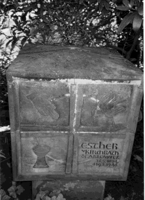 258 Freiberg ist als Todesursache vermerkt: Gallensteinleiden, Herzleiden, Herzschlag. 877 Esther von Kirchbach wurde in der Annenkapelle des Freiberger Doms aufgebahrt.