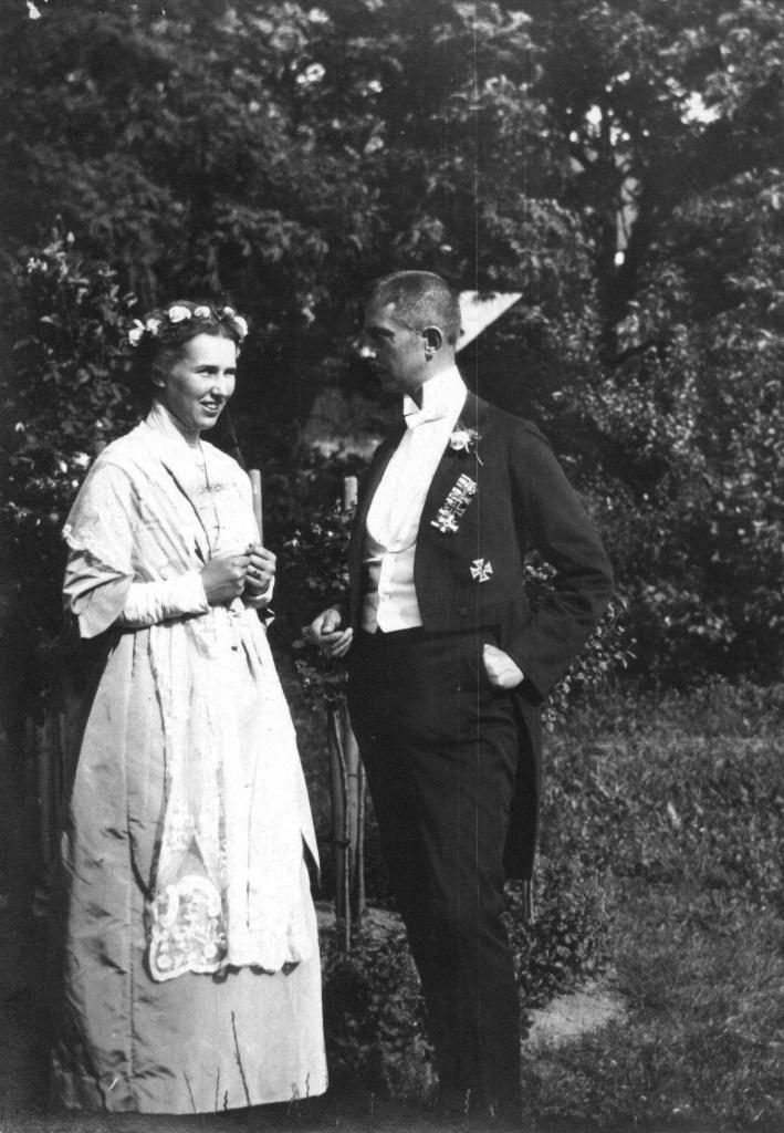 82 Abb. 15: Hochzeitsfoto Arndt und Esther von Kirchbach, 08.08.1921 3.