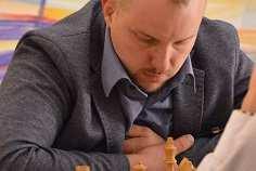Kaltern E Schach im Weinkeller: IM Alexander Bertagnolli siegt 24.10.2016 Das war doch einmal ein Turnier der etwas anderen Art.