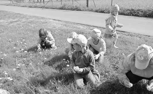 Die Kinder und Erzieher der Kita Flämingkinder in Hohenseefeld Die Kinder und Erzieher der Kita Flämingkinder in Hohenseefeld Muttertagsfeier in der Kita Flämingkinder in