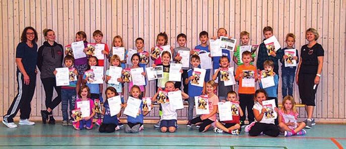 Ein Jahr freie Mitgliedschaft für Grundschüler der Grundschule Niederschelderhü e Mit großer Freude begrüßten die Kinder der Klassen 1a und 1b der Martin-Luther-