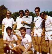 Das Team 1975 In der 1972 schließlich gegründeten Liga wurde zu Beginn mit zehn Vereinen, unterteilt in zwei Meiler (damals DTB Nr.