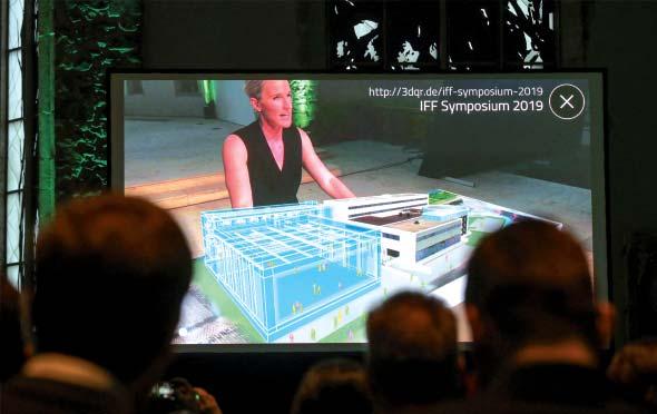 VDI-Landesverband Sachsen-Anhalt NEWS Fördernde Unternehmen Professorin Julia Arlinghaus präsentiert die digitale Vision von der intelligenten Fabrik der Zukunft.