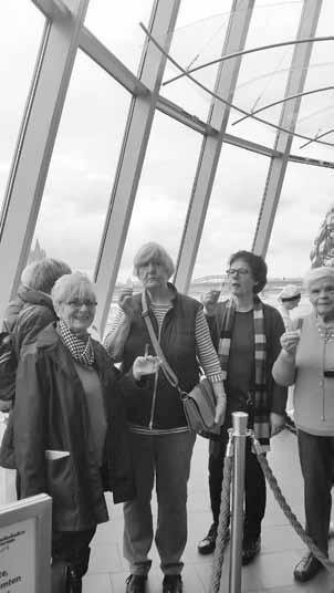 Besuch der esg im Schokoladenmuseum Am 26. März fuhren 21 Damen der esg mit dem Misir-Bus und der beruhigend sicher fahrenden Doris in einer Stunde nach Köln.