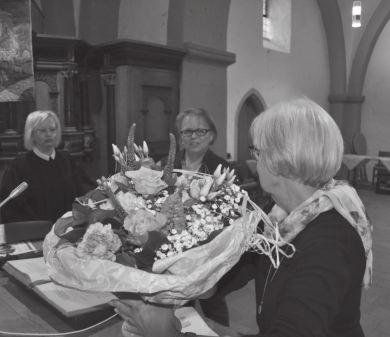 März der neue Kirchenvorstand begrüßt und Astrid Tölke aus dem alten Kirchenvorstand verabschiedet. Seit dem Jahr 1993 war sie in diesem Ehrenamt tätig.