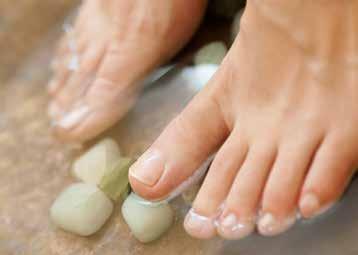 10 Beauty-Anwendungen Sanfte Hände & schöne Füße Pediküre Nach einem erfrischenden Fußbad werden Ihre Füße rundum verwöhnt.