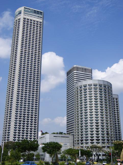 Raffles City Architekt: Ieoh Ming Pei Bauherr: Tincel Properties Fertigstellung: 1986 Bauaufgabe: Bürokomplex mit Mischnutzung Der umfangreiche Komplex auf dem vormaligen Gelände der Raffles