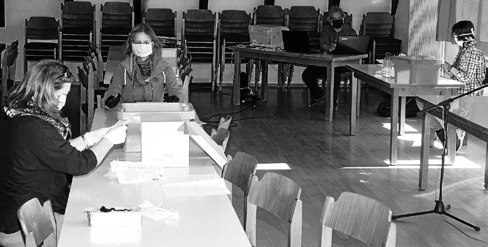 Auszählung der PGR-Wahl - Gernsbach am 05.04.2020. Foto: Veronika Gareus-Kugel kirche gesegnet. Es dürfen immer nur einzelne Familien oder Einzelpersonen hinzutreten.