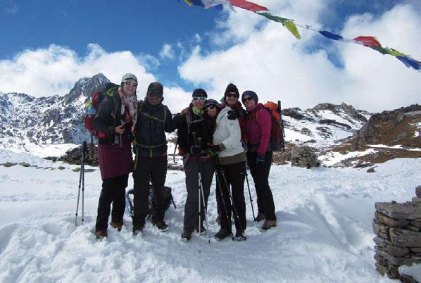 Kurz Berichtet Hohe und ferne Berge 6 Frauen auf Trekkingtour in Nepal B ergtouren machen wir oft und gerne, schließlich wohnen wir im Allgäu, da stehen die Berge ja vor der Türe!