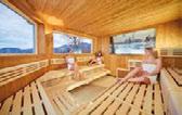 Eine wunderbare Aussicht bietet sich dem Gast auch aus dem Hallenbad sowie dem Außenpool an. Finnische Sauna Die Finnische Sauna wurde neu ausgebaut.