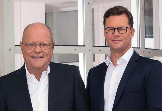 Markt & Trends / 8.2020 / IT-BUSINESS / 23 Gerd Henneveld (l.), Gründer und langjähriger Chef des Distributors TIM, gibt den Vorstandsvorsitz an seinen Sohn Tim ab.