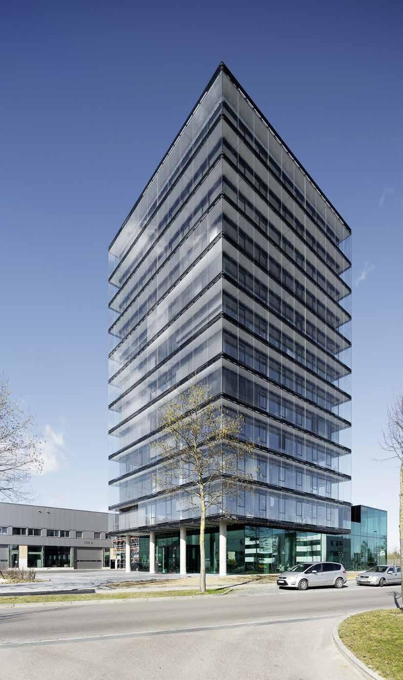Von der Vision zum Wahrzeichen Die Roschmann Group realisiert mit ihrer eigenen, neuen Firmenzentrale eines der ersten Gebäude mit dem neuen Panorama Design Fenster Schüco AWS 75 PD.SI.