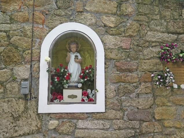 Im Garten des Klosters 2. Begegnung mit dem Jesuskind Im Dezember hatte Lucia in ihrer Zelle dann besagte Erscheinung des Jesuskindes und der Muttergottes. Am 15. Februar 1926 trug Sr.