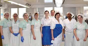ArberlandPuls 07/2020 13 Gesund mit gutem Essen Unsere Küchenteams in Zwiesel und Viechtach Dafür sorgen die Mitarbeiterinnen und Mitarbeiter unserer Klinik- Küchen.