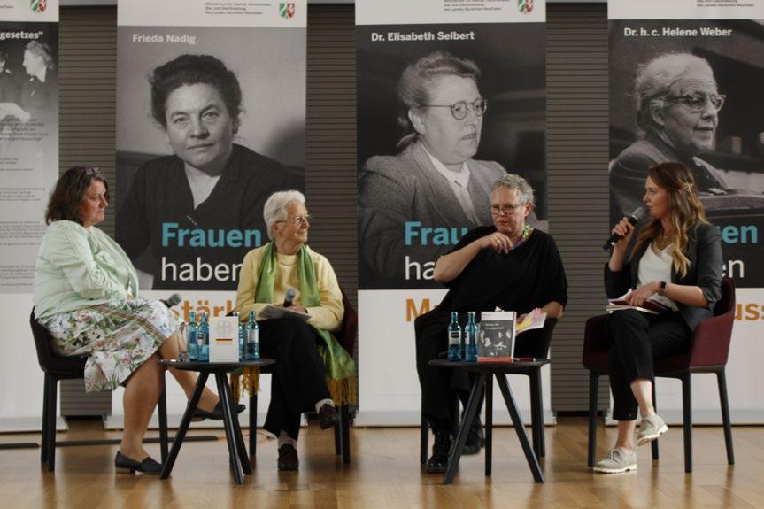 In der sich anschließenden Podiumsdiskussion gingen Diane Jägers, die Historikerin Dr. Uta C.