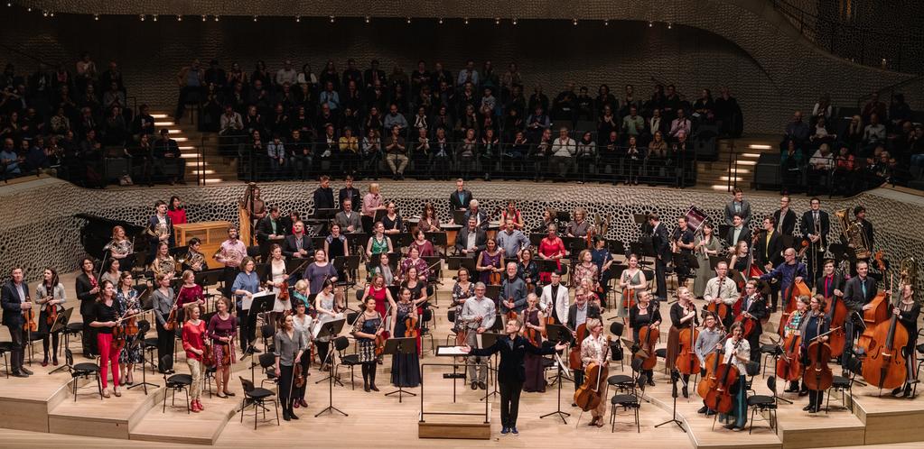 85, die sich trauen: Das Elbphilharmonie Publikumsorchester, eine KON-Kooperation, im Großen Saal (Foto: Daniel Dittus) Mit Herzklopfen auf die
