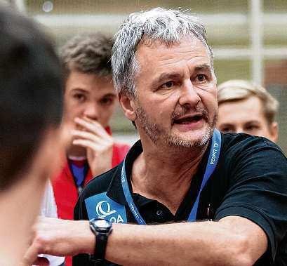 DerAnsager: Roland Marouschek fordert und fördert die besten Nachwuchsspieler» Roland Marouschek hat ein Händchen für Handball-Talente.