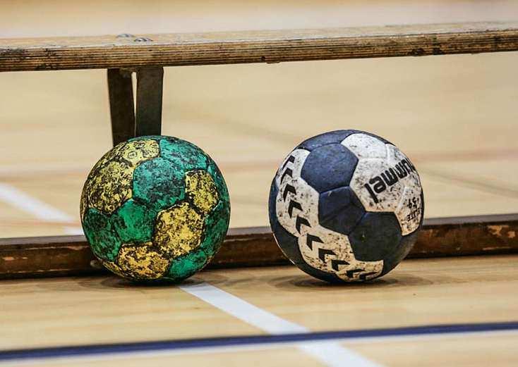 56 HERREN-LIGA HANDBALL FASZINIERT VON DER LEIDENSCHAFT Die Hauptsponsoren der Handball-Ligader Herrenweiten das Engagement aus.