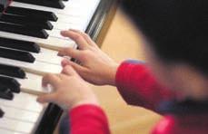Musik werde in den Grundschulen zu selten unterrichtet und dann auch noch häufig fachfremd von nicht dafür ausgebildeten Lehrkräften.