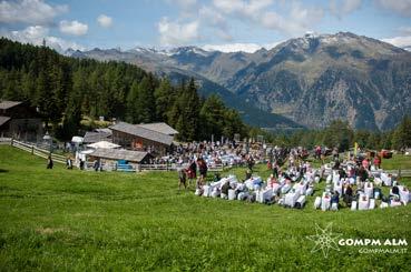 September finden jedes Jahr großen Anklang bei den Gästen und der einheimischen Bevölkerung. Die Sommerabende mit den Orig. Südtiroler Spitzbuam am 17. Juni, 29. Juli und am 26.