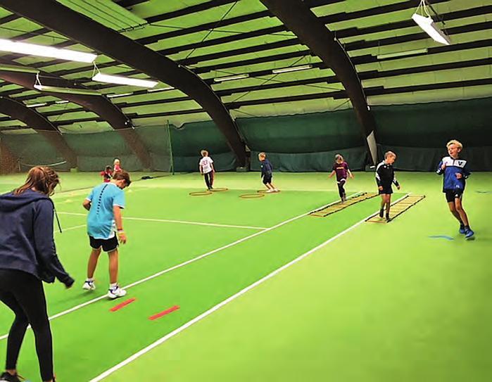 Die Tennisschule Sehr beliebt: Die Tenniscamps in den Ferien In den Sommerferien fanden wieder Tenniscamps mit großer Beteiligung und Engagement statt.
