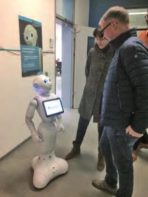 Dementsprechend handelt es sich bei humanoiden Robotern um ein relevantes Lehr- und Forschungsfeld, dass nun auch an der EAH Jena vertreten ist: Seit Oktober 2019 hat der Roboter Pepper vom