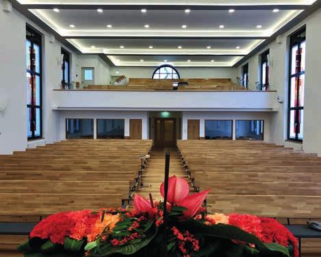 Hanau Im Kirchensaal wurden Öffnungen für zwei neue Fenster geschaffen.