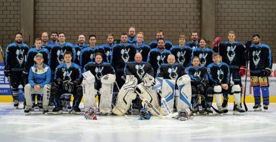 Der Verein bietet ambitionierten Eishockey-Spielern die Möglichkeit, in einem gut strukturierten Rahmen einem schnellen und coolen Hobby nachzugehen.