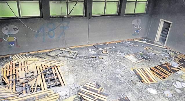 Hertener Allgemeine vom 11.06.2019 Vieles deutet auf Brandstiftung hin PASCHENBERG. Ein Feuer hat die Sporthalle der früheren Städtischen Realschule teilweise zerstört.
