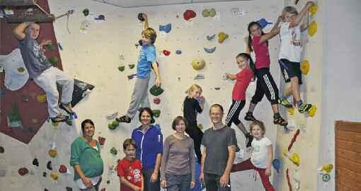 Kinder- und Jugend - klettergruppe KKG 12 Kletterpiraten Leitung: Ingo Hoffmann Im April 2013 dur e ich eine neue Klettergruppe für Kinder im Alter von 6-10 Jahren eröffnen.