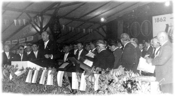 Mitwirkung des Jugendchores, beim Jubiläumskonzert zum 130jährigen Bestehen sowie beim Kirmeskonzert 1993 mit dem Blasorchester und bei sonstigen Auftritten unter Beweis gestellt werden.