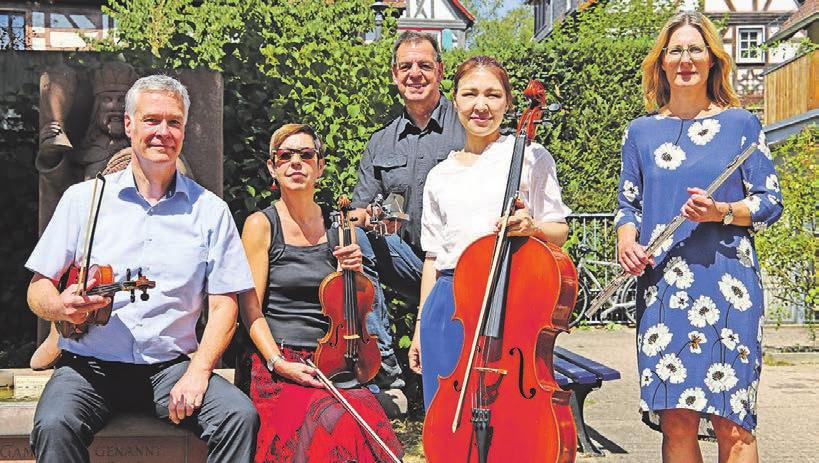 Nachdem das in diesem Jahr ursprünglich geplante große Klassikkonzert mit einem Flötenensemble im Rushmoor-Park auf nächstes Jahr verschoben werden musste, haben sich spontan mehrere Lehrkräfte der